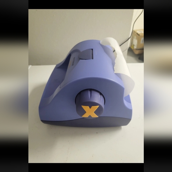 Sticker maker by Xyron Paper Included - Picture 2 of 4